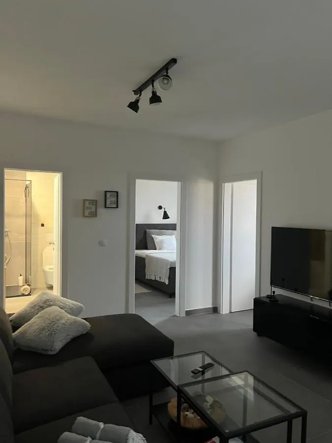 Clear Water Apartment - Sea View Mandre