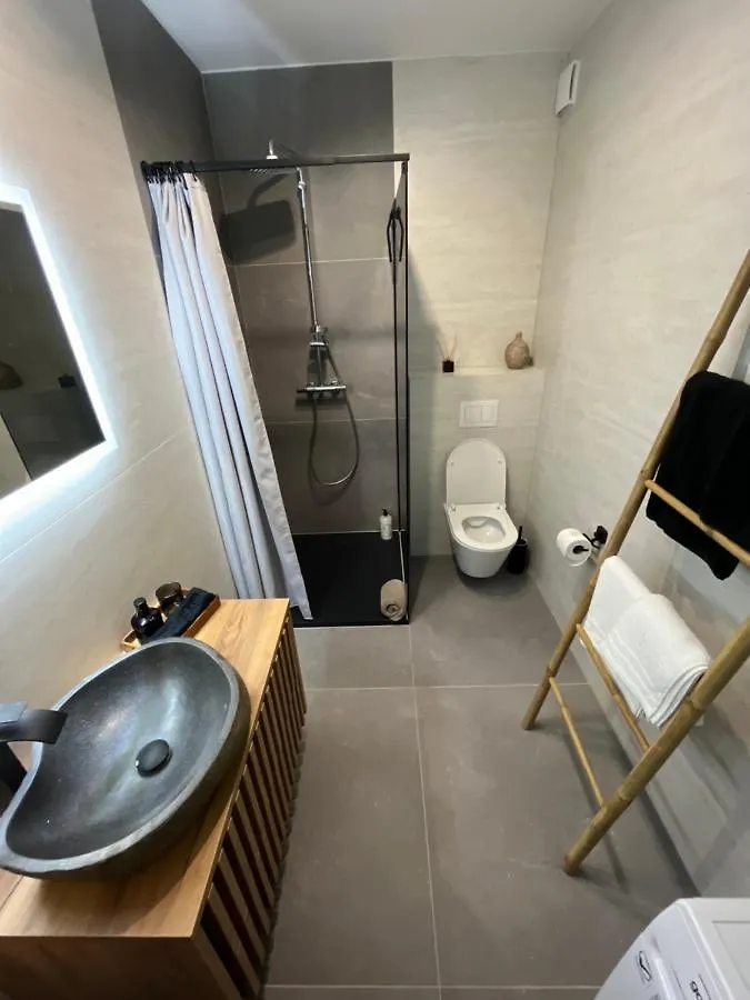 Clear Water Apartment - Sea View Mandre