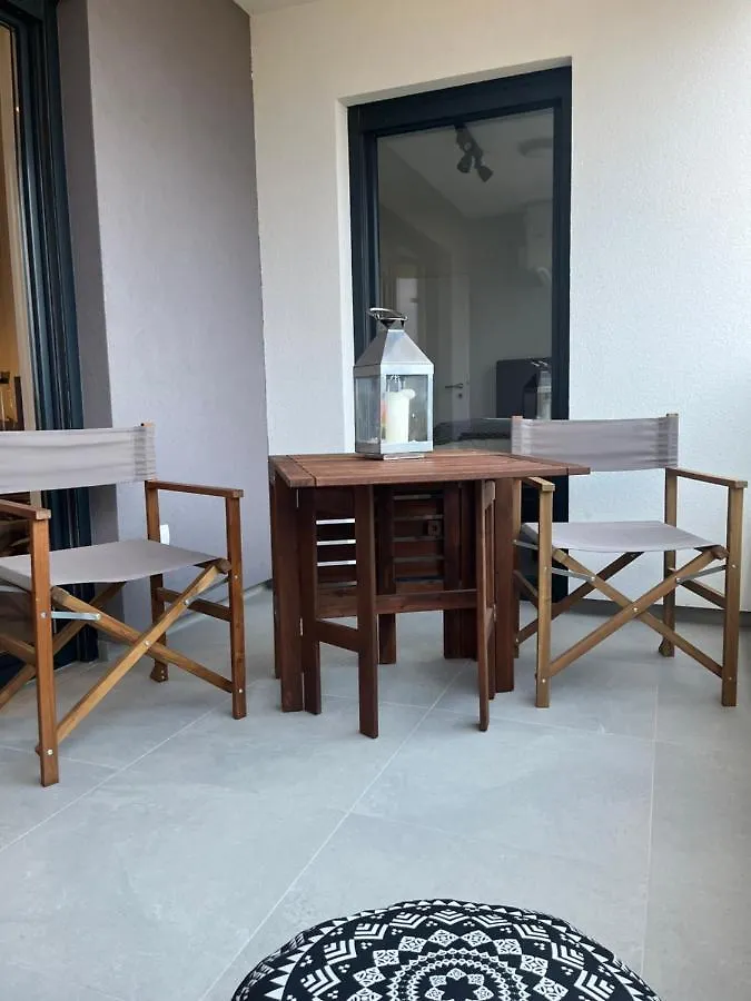Clear Water Apartment - Sea View Mandre